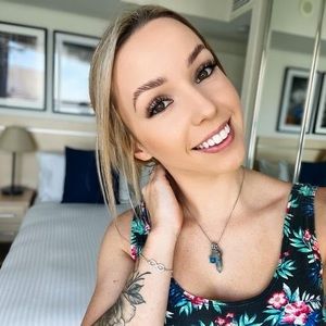 Meet your Posher, Casey